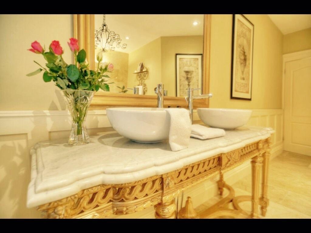Lakeview Lodge B&B เบลสซิงตัน ภายนอก รูปภาพ